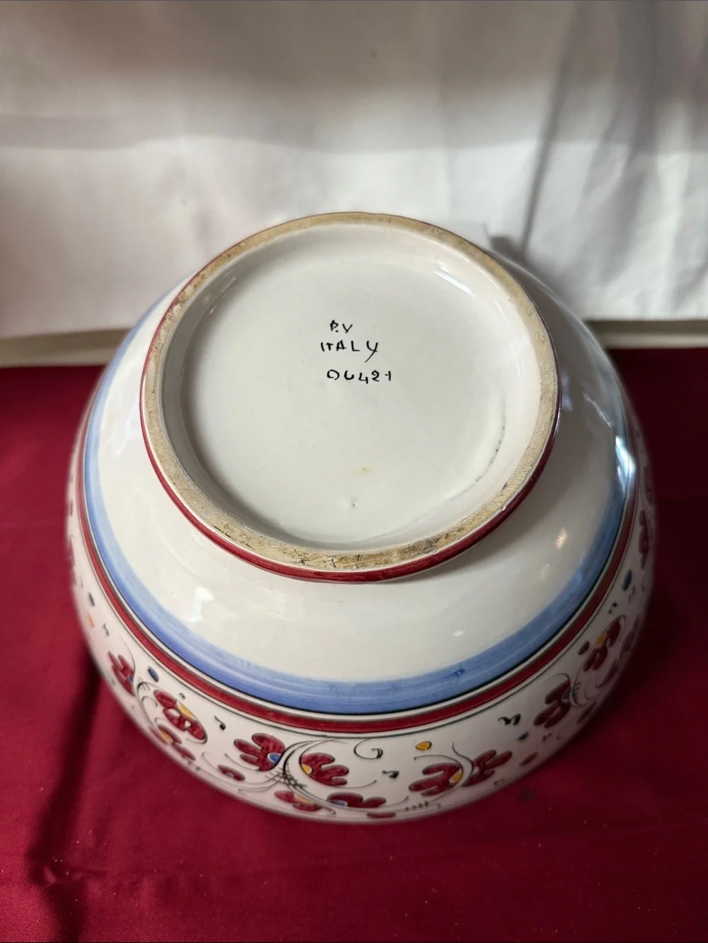 Hand-Painted Galleto Rooster Serving Bowl in Red and White